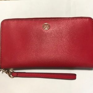 Tory Burch Robinson Continental Passport Wallet
